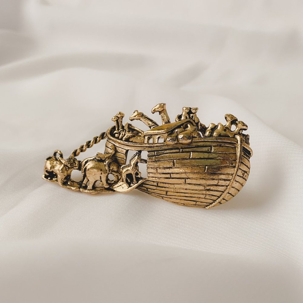 Vintage Tofa Signed Noah's Ark Biblical Bible Story Christian Gold Tone Brooch